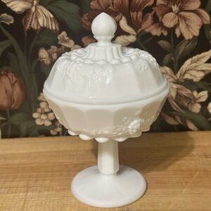 VTG Westmoreland Milk Glass Paneled Grape Pedestal Compote Lidded Candy Dish EUC